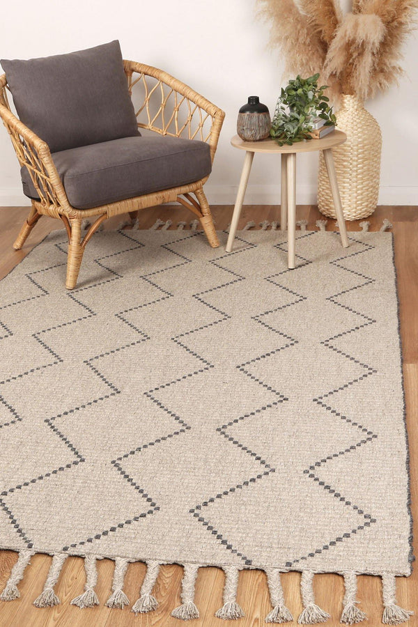 Cora Diamond Tassel Ash Wool Rug - The Rugs