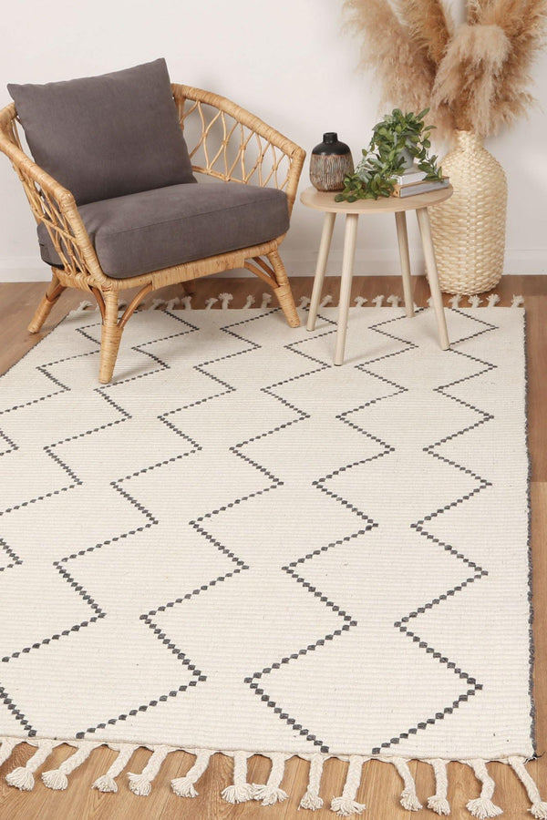 Cora Diamond Tassel Cream Wool Rug - The Rugs