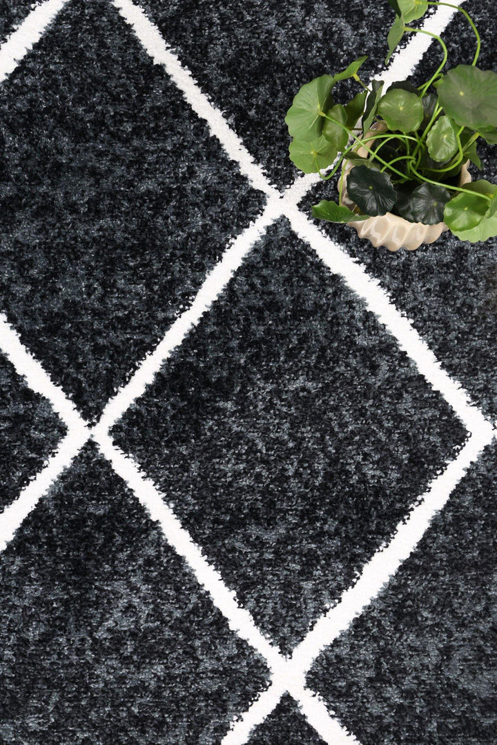 Layla Diamond Charcoal Rug - The Rugs